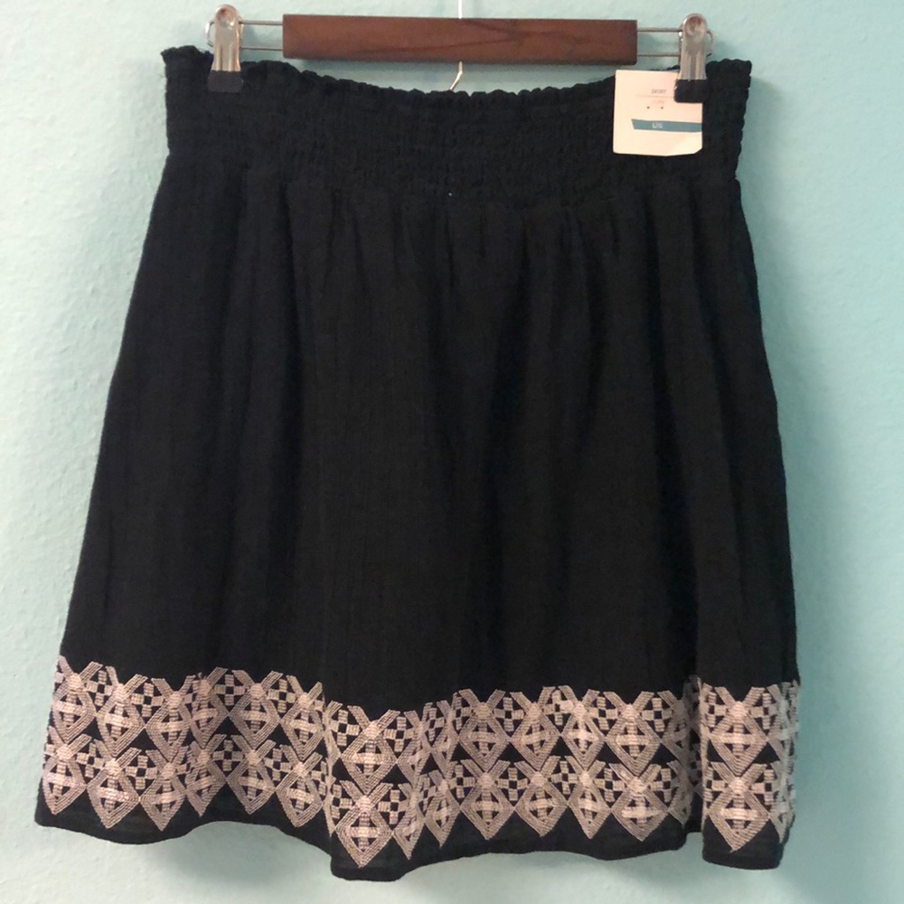 Old Navy embroidered full skirt - Picture 2 of 7